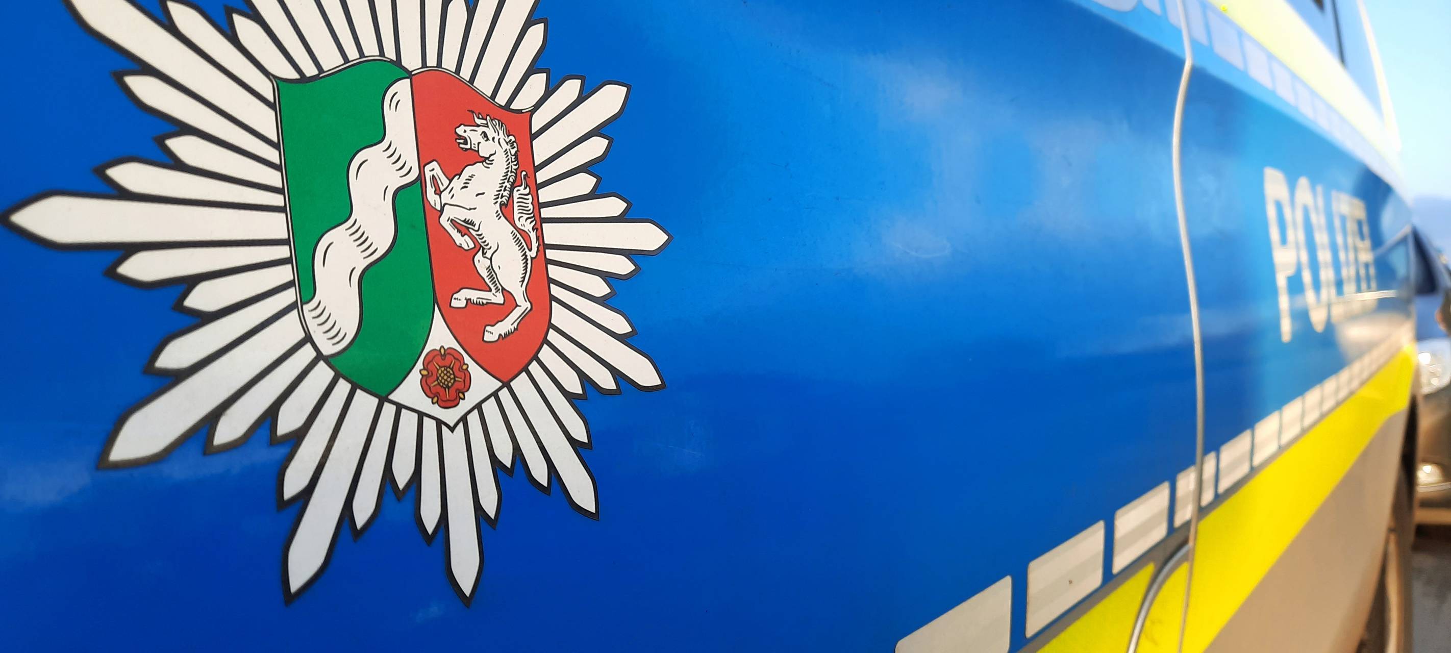 Fahrerflucht nach Unfall: 14-Jährige schwer verletzt