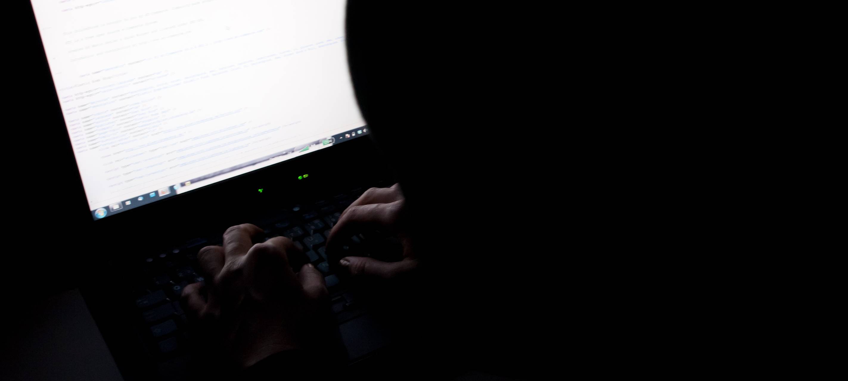 Falscher Bankmitarbeiter betrügt Senior
